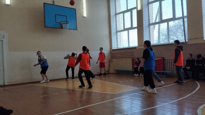 Соревнования по баскетболу среди 8-х классов.